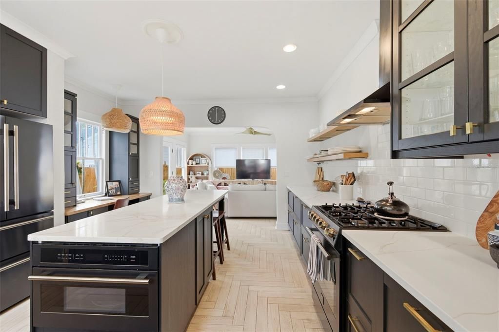 Activo con contrato: $1,549,000 (5 camas, 3 baños, 3011 Pies cuadrados)