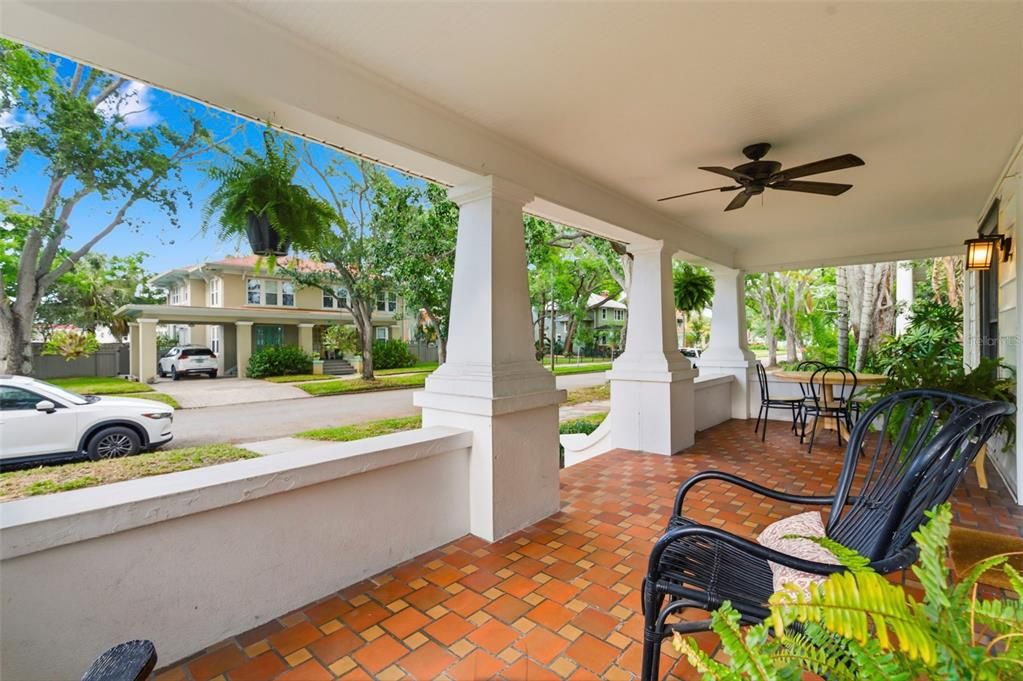 Activo con contrato: $1,549,000 (5 camas, 3 baños, 3011 Pies cuadrados)