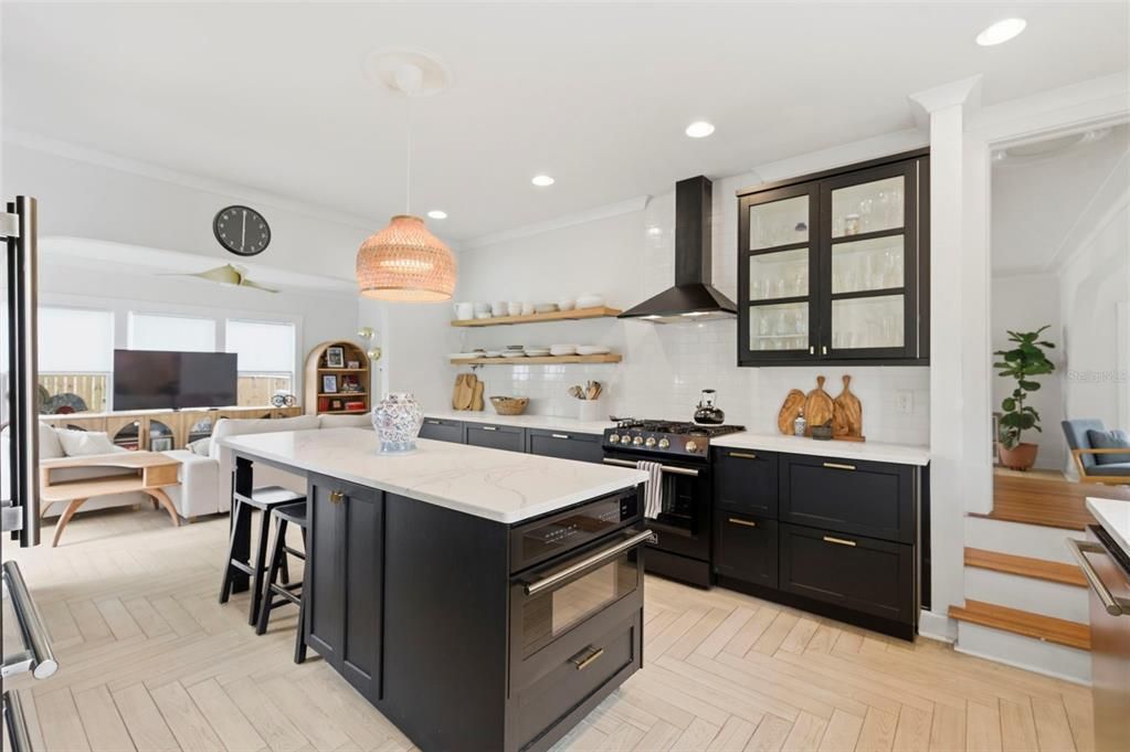 Activo con contrato: $1,549,000 (5 camas, 3 baños, 3011 Pies cuadrados)