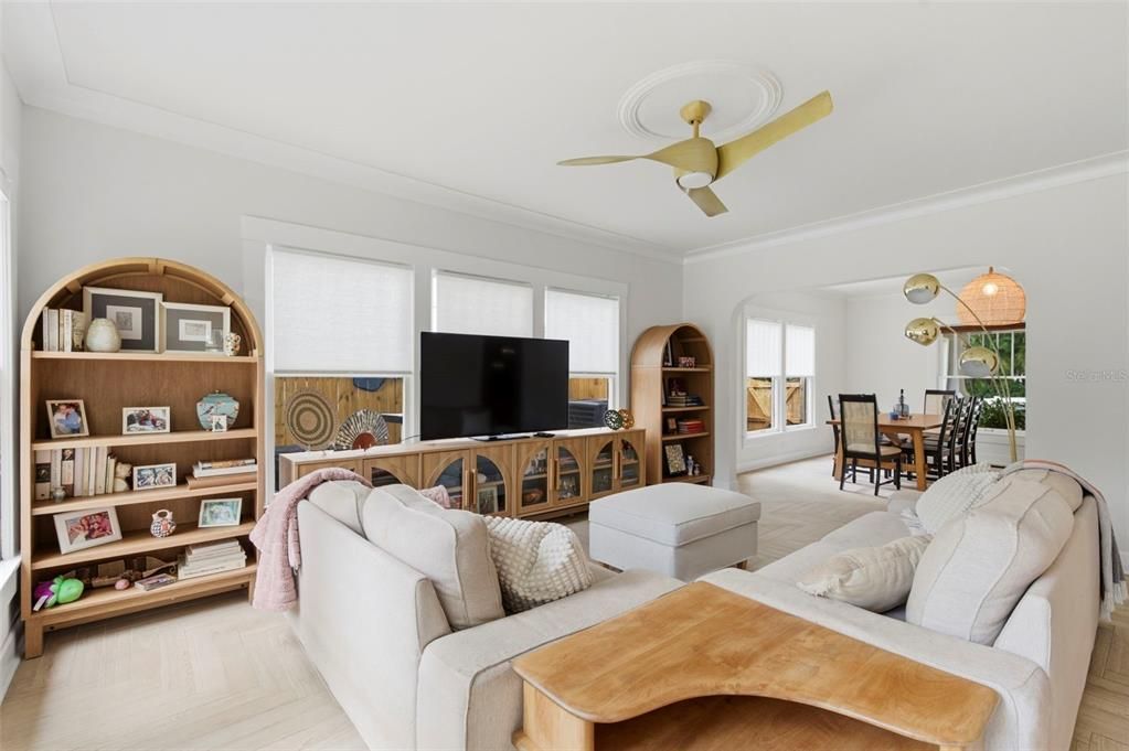 Activo con contrato: $1,549,000 (5 camas, 3 baños, 3011 Pies cuadrados)