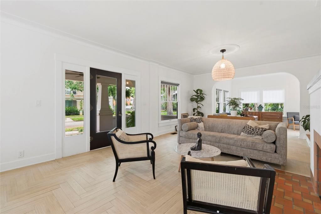 Activo con contrato: $1,549,000 (5 camas, 3 baños, 3011 Pies cuadrados)