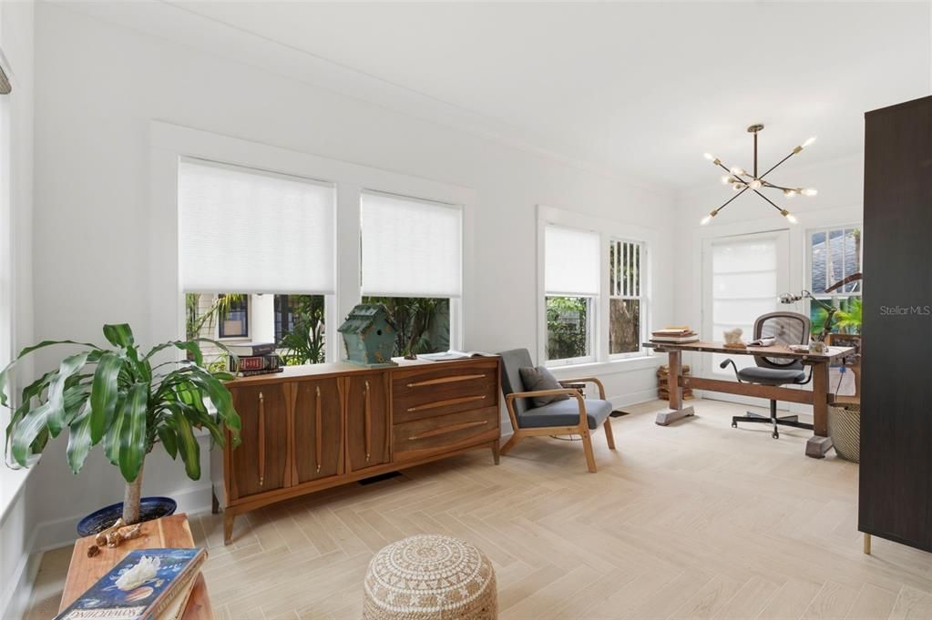 Activo con contrato: $1,549,000 (5 camas, 3 baños, 3011 Pies cuadrados)