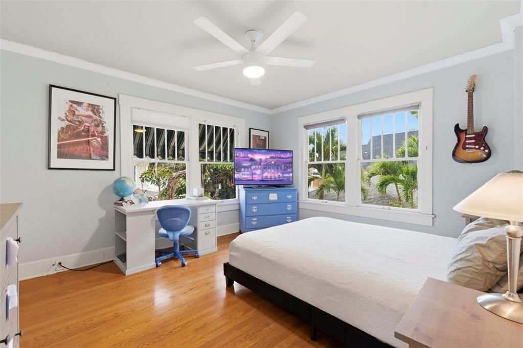 Activo con contrato: $1,549,000 (5 camas, 3 baños, 3011 Pies cuadrados)