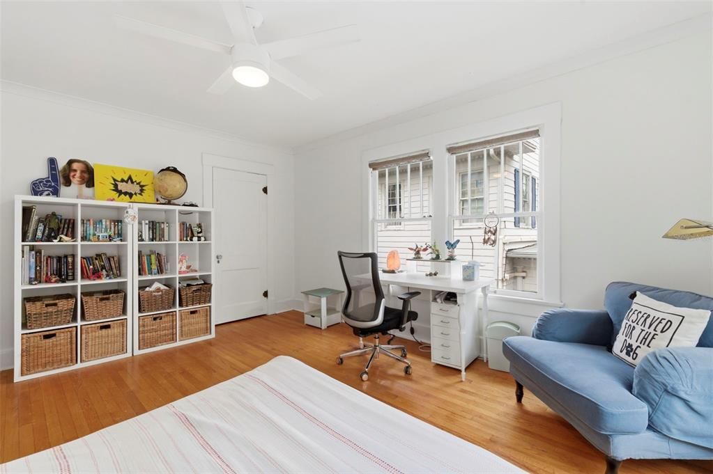 Activo con contrato: $1,549,000 (5 camas, 3 baños, 3011 Pies cuadrados)