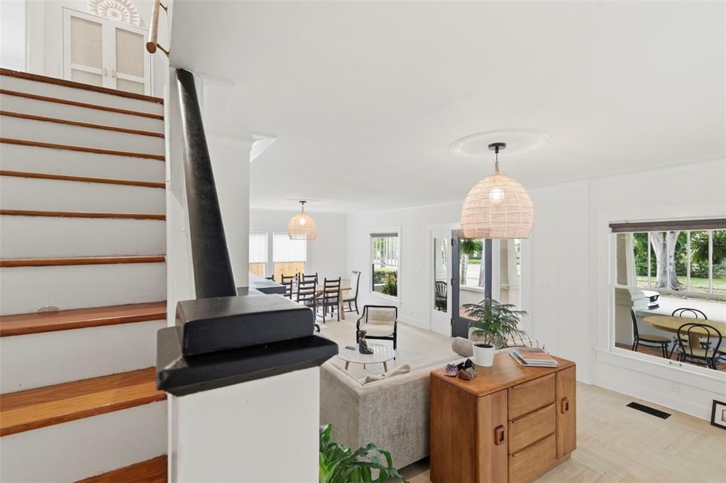 Activo con contrato: $1,549,000 (5 camas, 3 baños, 3011 Pies cuadrados)