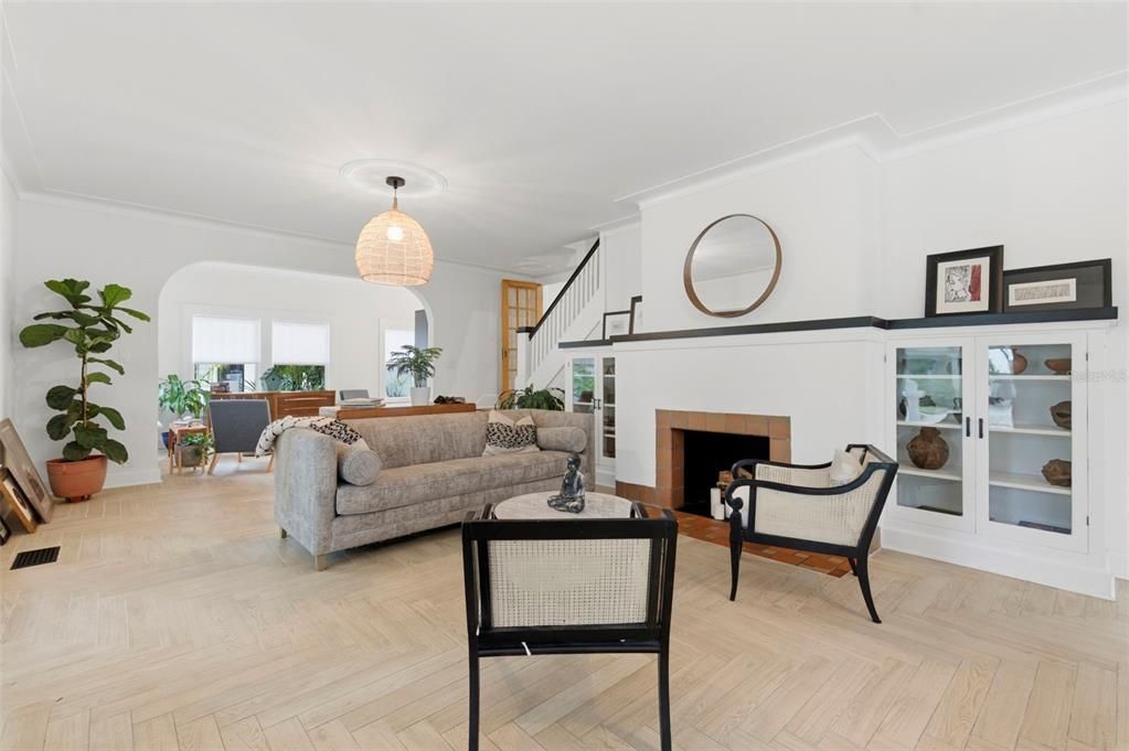 Activo con contrato: $1,549,000 (5 camas, 3 baños, 3011 Pies cuadrados)