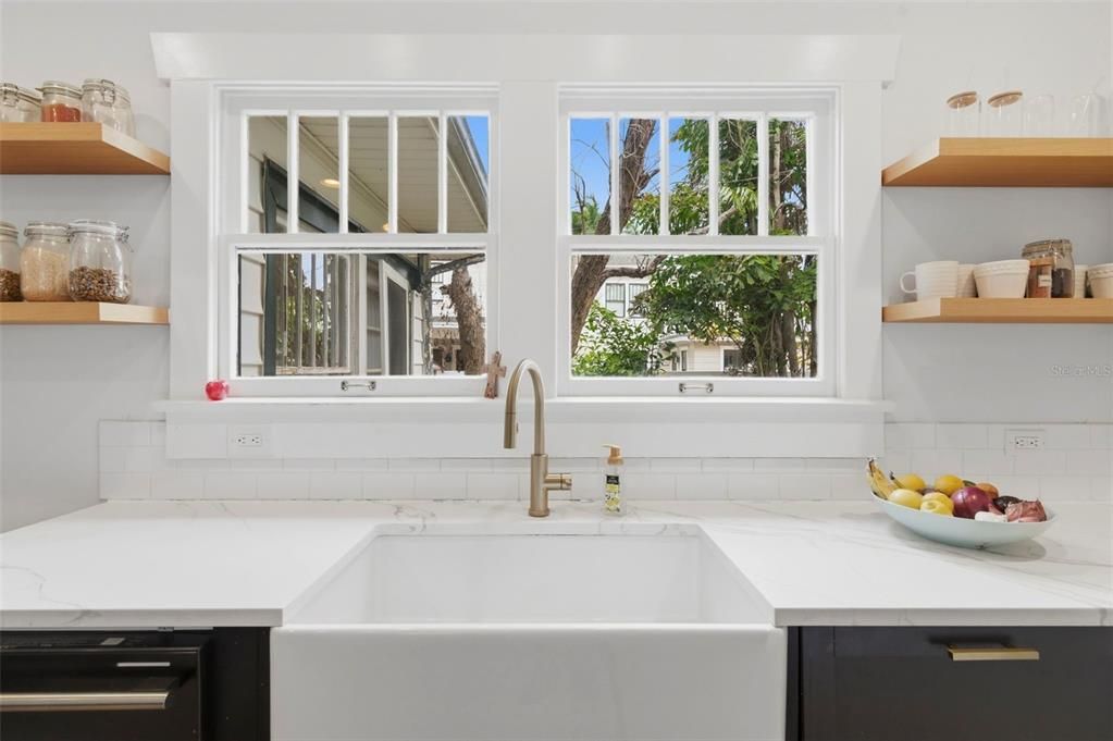 Activo con contrato: $1,549,000 (5 camas, 3 baños, 3011 Pies cuadrados)