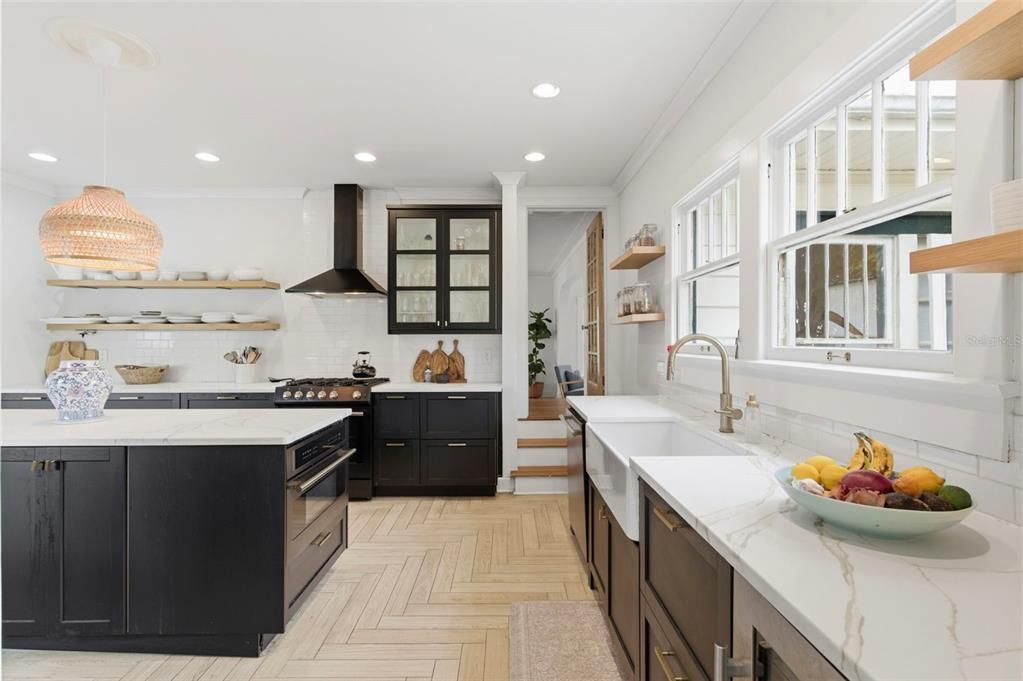 Activo con contrato: $1,549,000 (5 camas, 3 baños, 3011 Pies cuadrados)