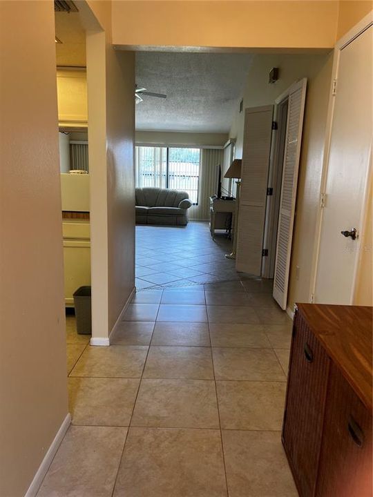 Active With Contract: $220,000 (2 beds, 2 baths, 1129 Square Feet)