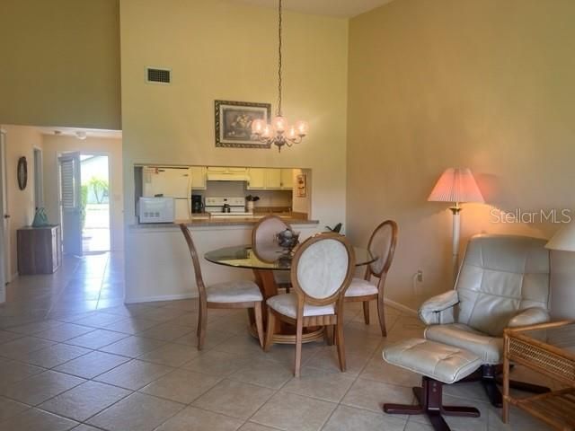 Active With Contract: $220,000 (2 beds, 2 baths, 1129 Square Feet)