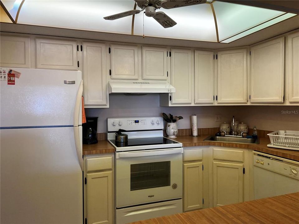 Active With Contract: $220,000 (2 beds, 2 baths, 1129 Square Feet)