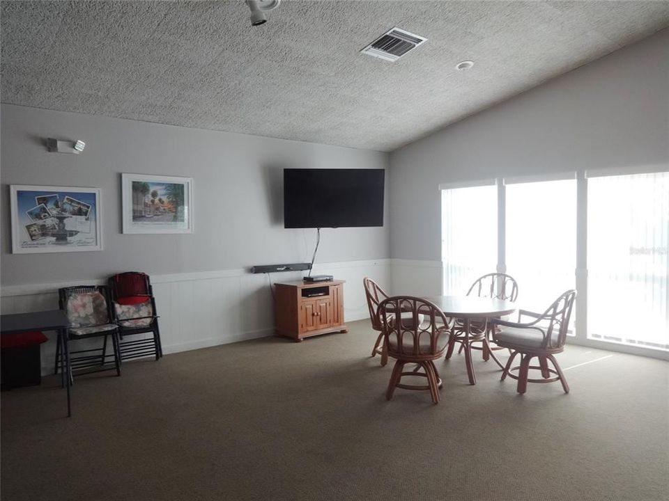 Active With Contract: $220,000 (2 beds, 2 baths, 1129 Square Feet)