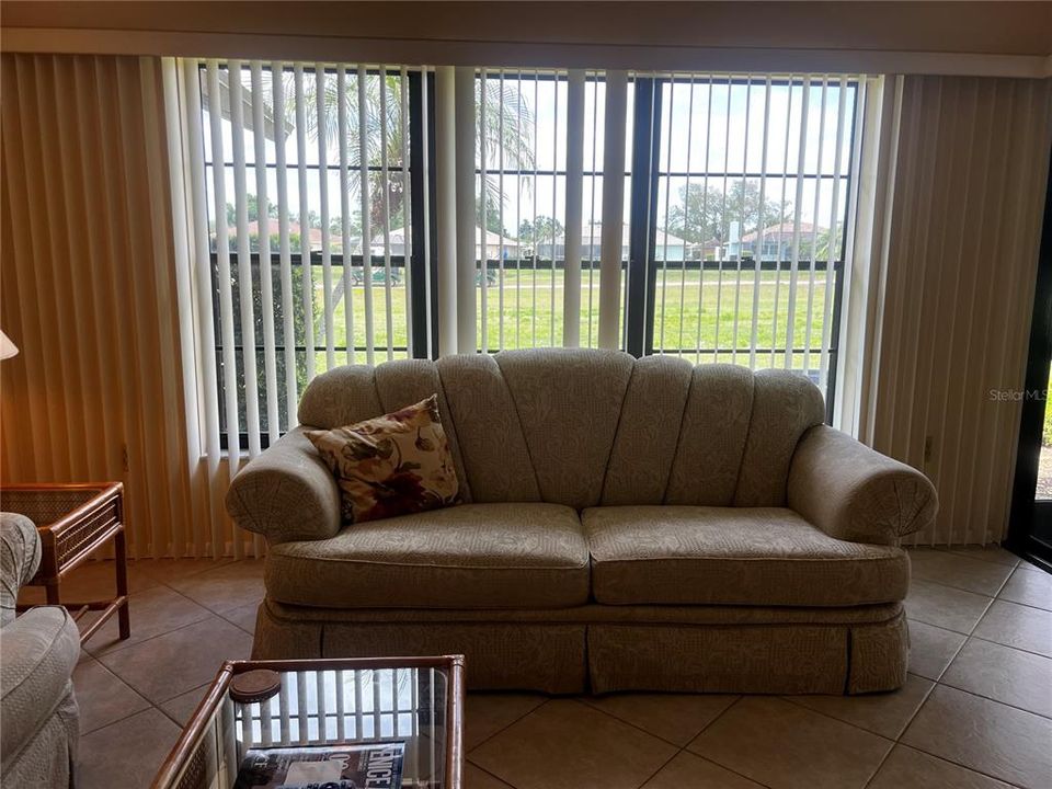 Active With Contract: $220,000 (2 beds, 2 baths, 1129 Square Feet)