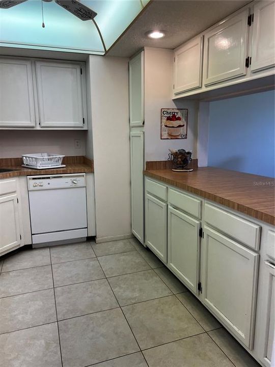 Active With Contract: $220,000 (2 beds, 2 baths, 1129 Square Feet)