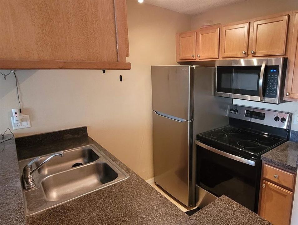 For Sale: $125,000 (1 beds, 1 baths, 598 Square Feet)