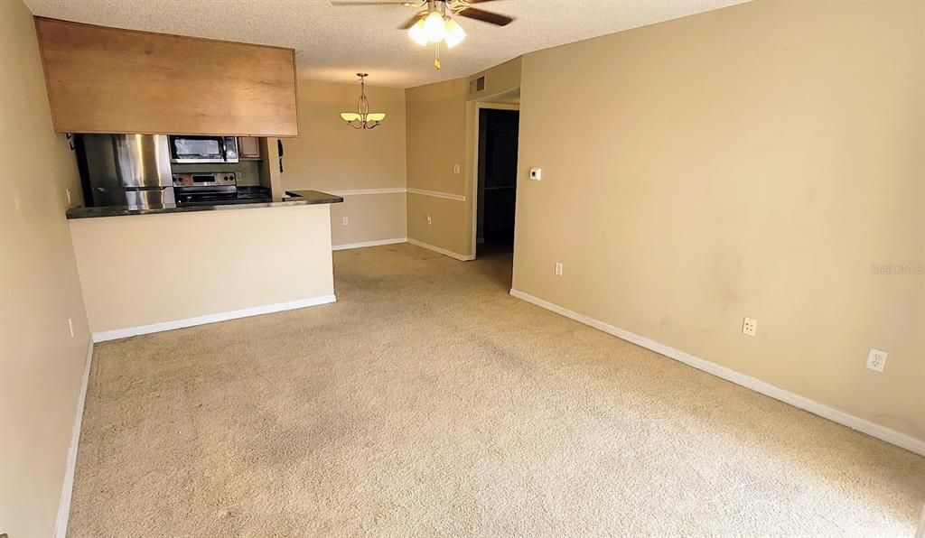 For Sale: $125,000 (1 beds, 1 baths, 598 Square Feet)