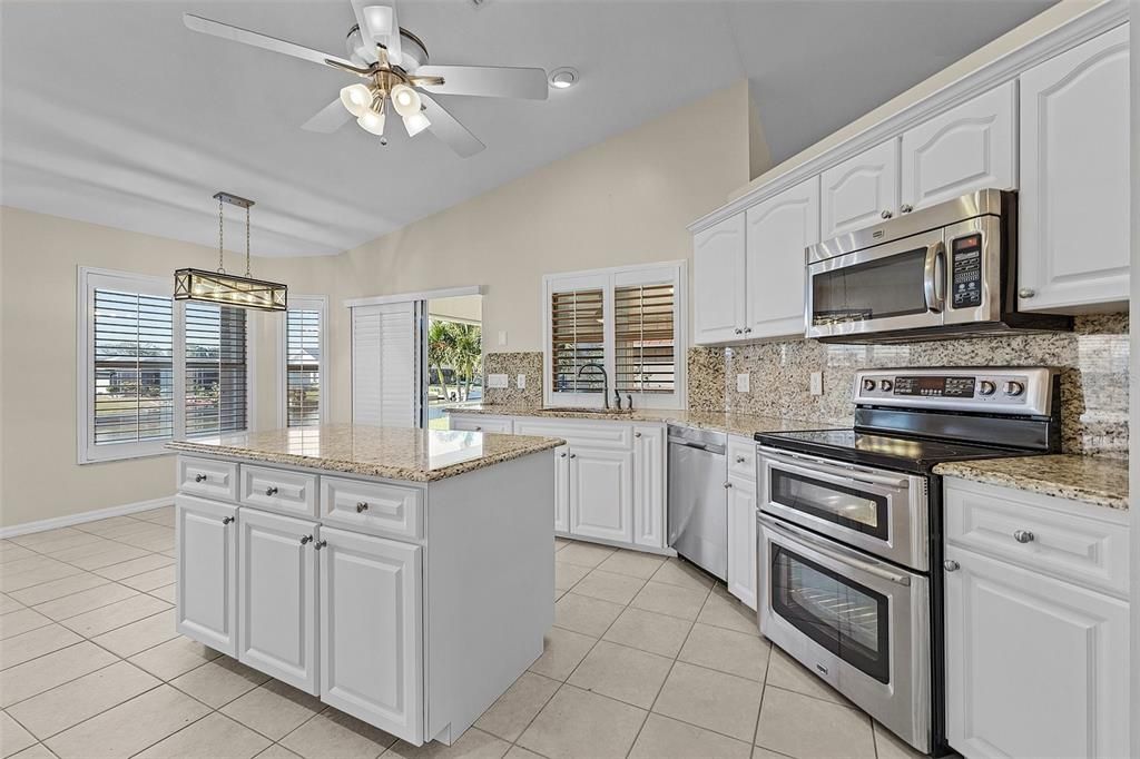 For Sale: $385,000 (3 beds, 2 baths, 2025 Square Feet)