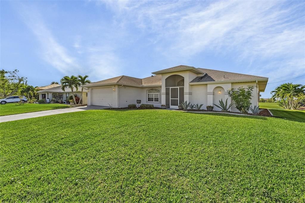 For Sale: $385,000 (3 beds, 2 baths, 2025 Square Feet)