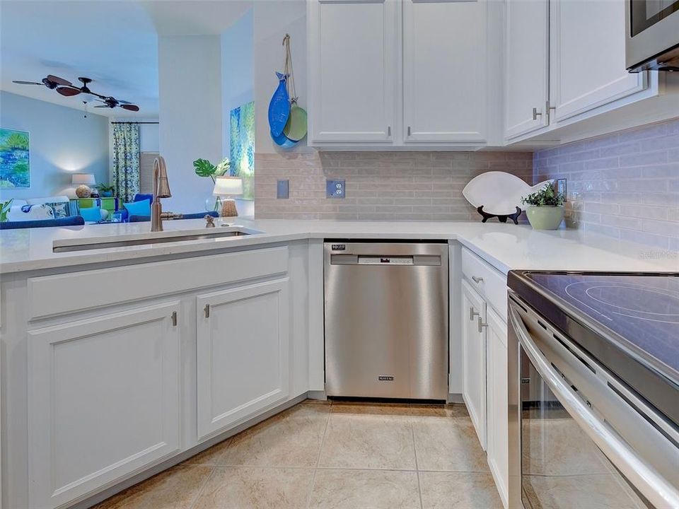 Activo con contrato: $335,000 (3 camas, 2 baños, 1362 Pies cuadrados)