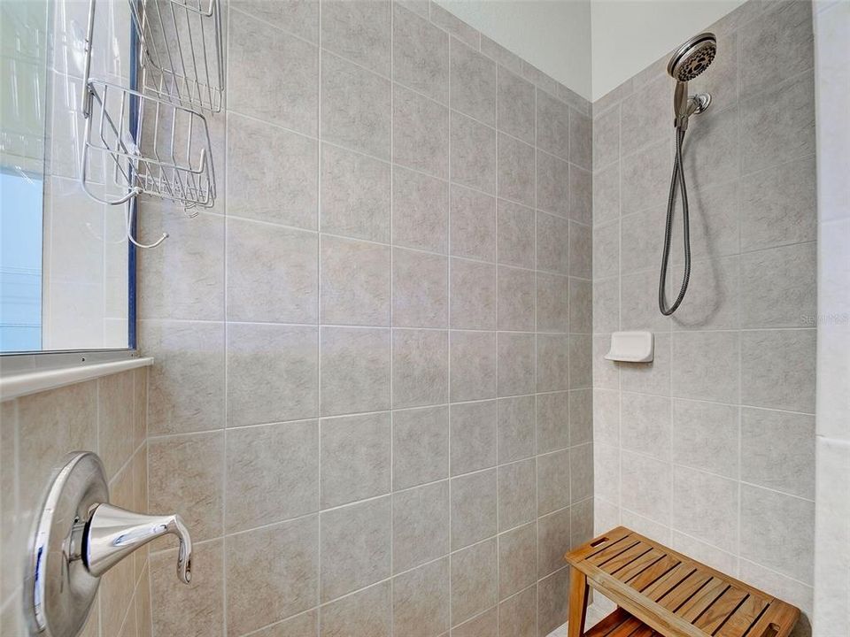 Activo con contrato: $335,000 (3 camas, 2 baños, 1362 Pies cuadrados)