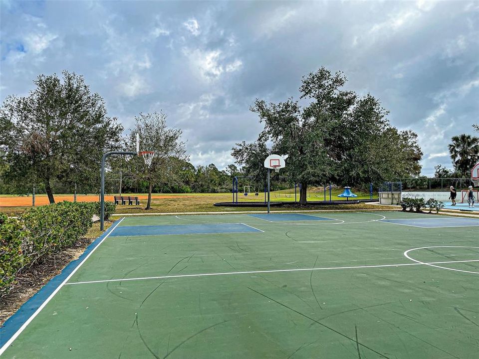 Activo con contrato: $335,000 (3 camas, 2 baños, 1362 Pies cuadrados)