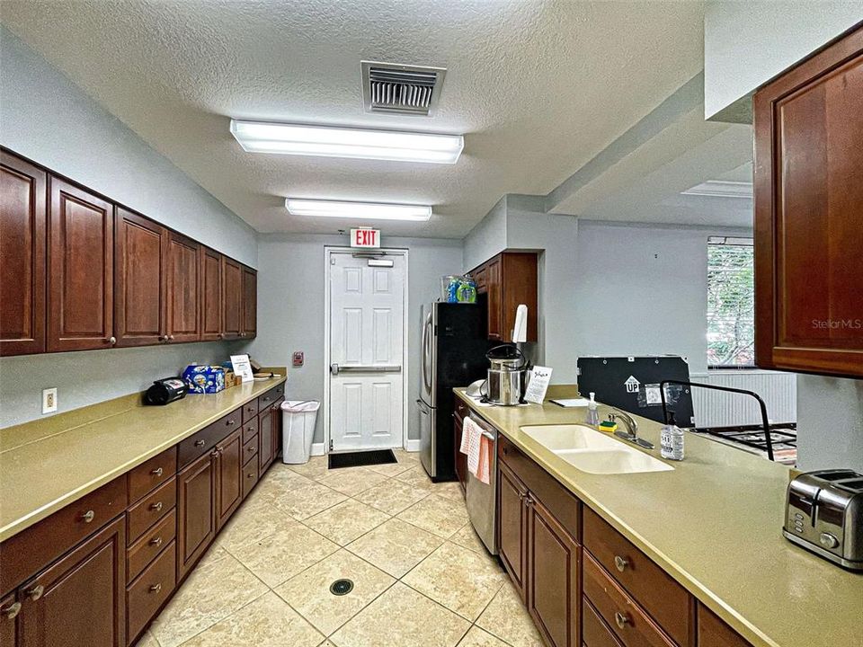 Activo con contrato: $335,000 (3 camas, 2 baños, 1362 Pies cuadrados)