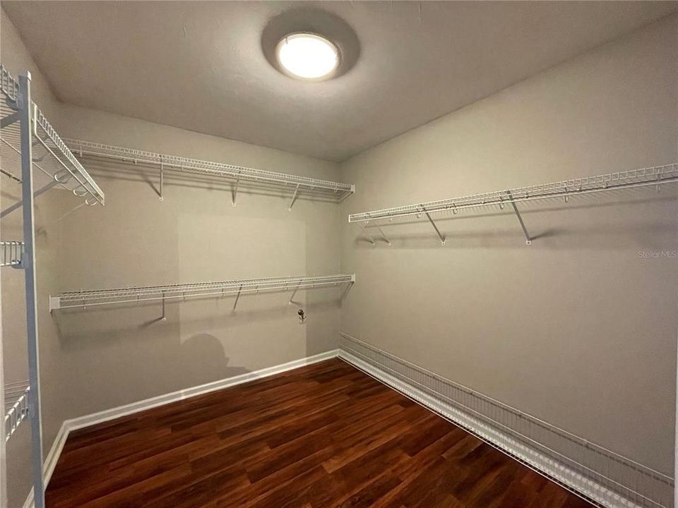 For Rent: $2,495 (4 beds, 2 baths, 1914 Square Feet)