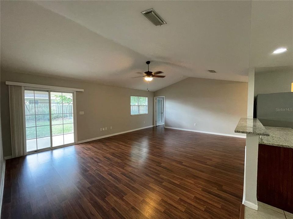 For Rent: $2,495 (4 beds, 2 baths, 1914 Square Feet)