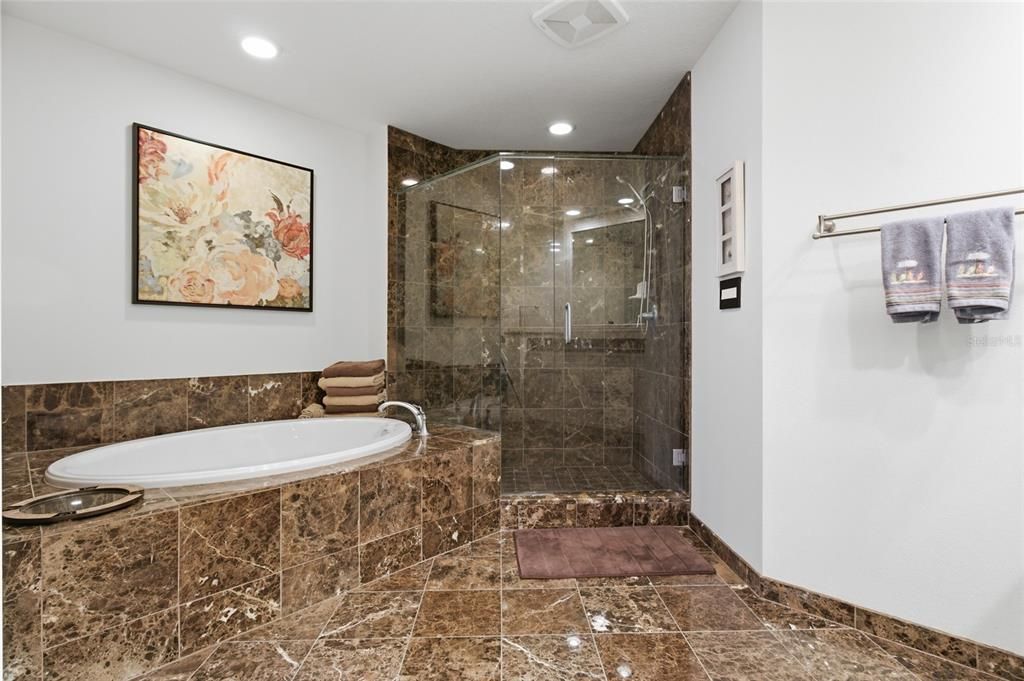 En Venta: $2,350,000 (3 camas, 2 baños, 1973 Pies cuadrados)
