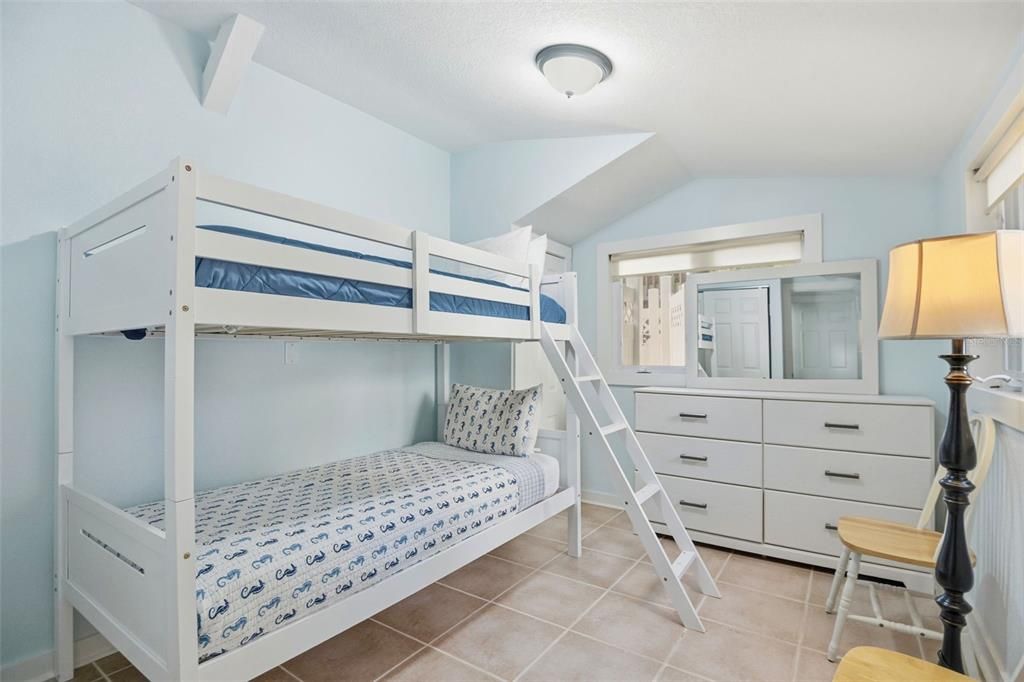 For Sale: $1,099,000 (5 beds, 3 baths, 1903 Square Feet)