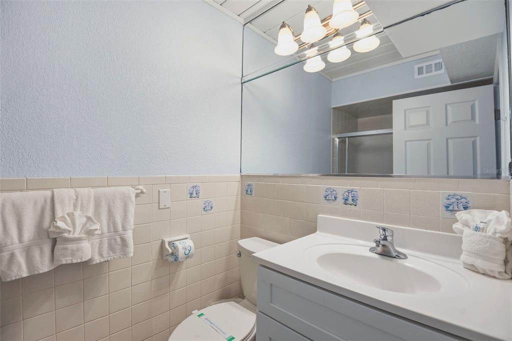 For Sale: $1,099,000 (5 beds, 3 baths, 1903 Square Feet)