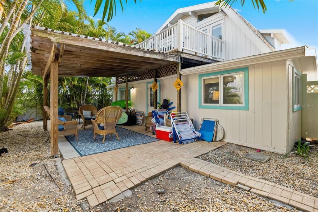 For Sale: $1,099,000 (5 beds, 3 baths, 1903 Square Feet)