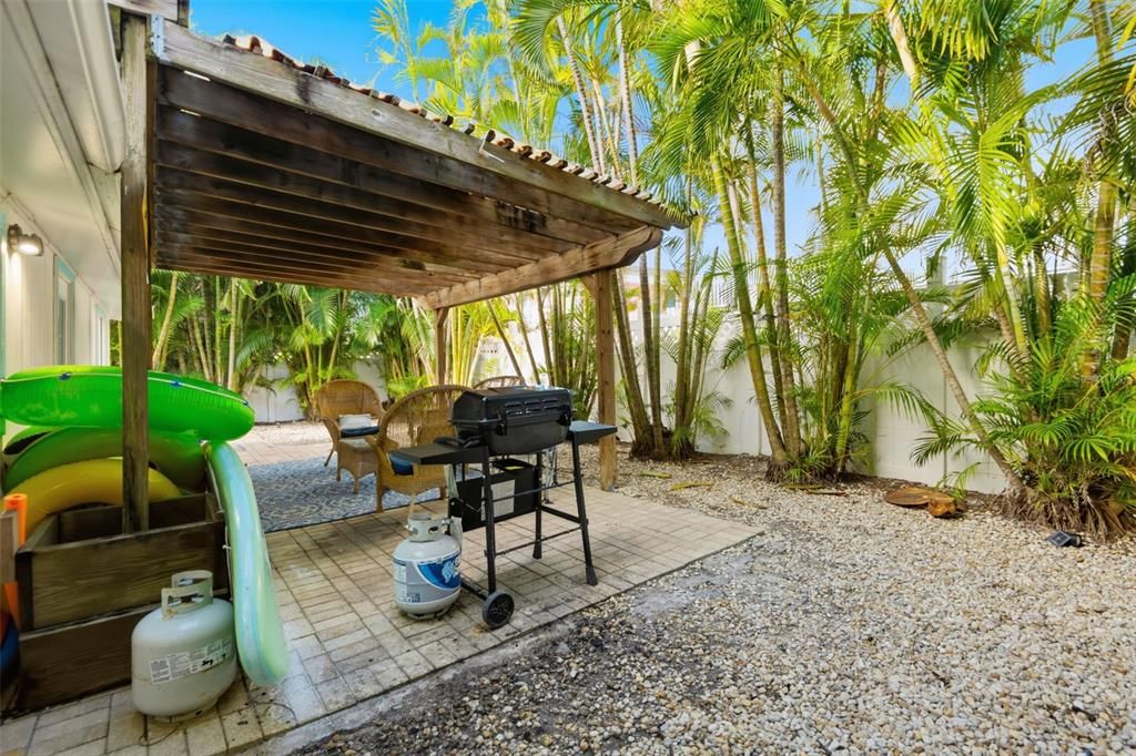 For Sale: $1,099,000 (5 beds, 3 baths, 1903 Square Feet)