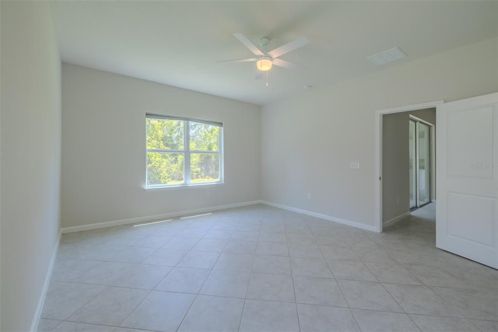 Activo con contrato: $515,000 (4 camas, 3 baños, 2550 Pies cuadrados)