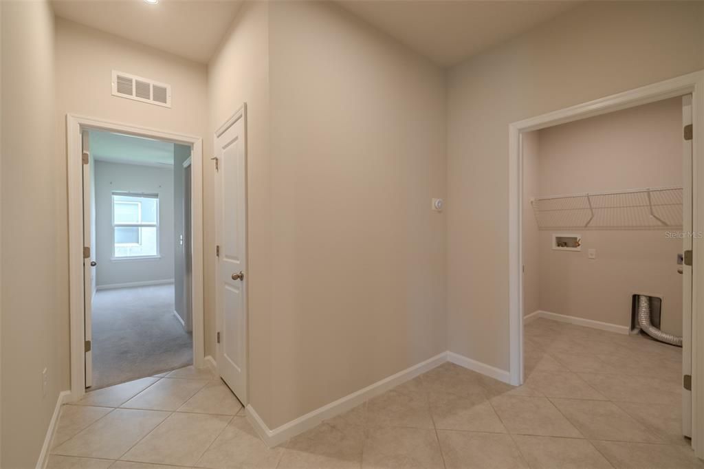 Activo con contrato: $515,000 (4 camas, 3 baños, 2550 Pies cuadrados)