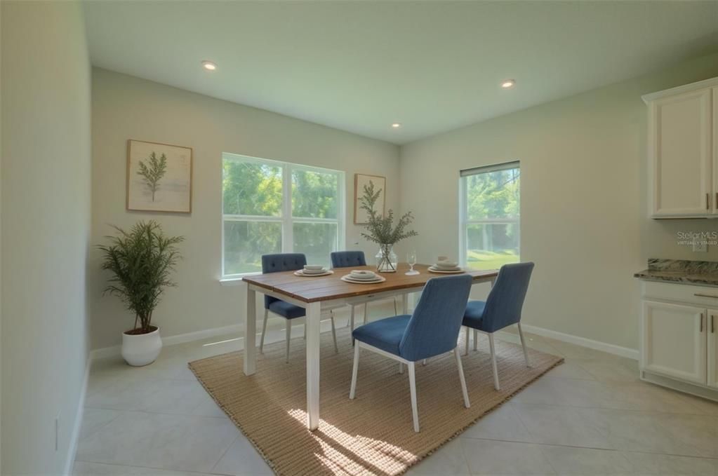 Activo con contrato: $515,000 (4 camas, 3 baños, 2550 Pies cuadrados)