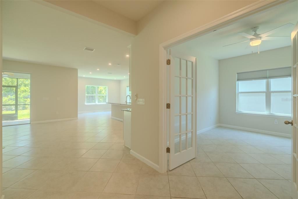 Activo con contrato: $515,000 (4 camas, 3 baños, 2550 Pies cuadrados)