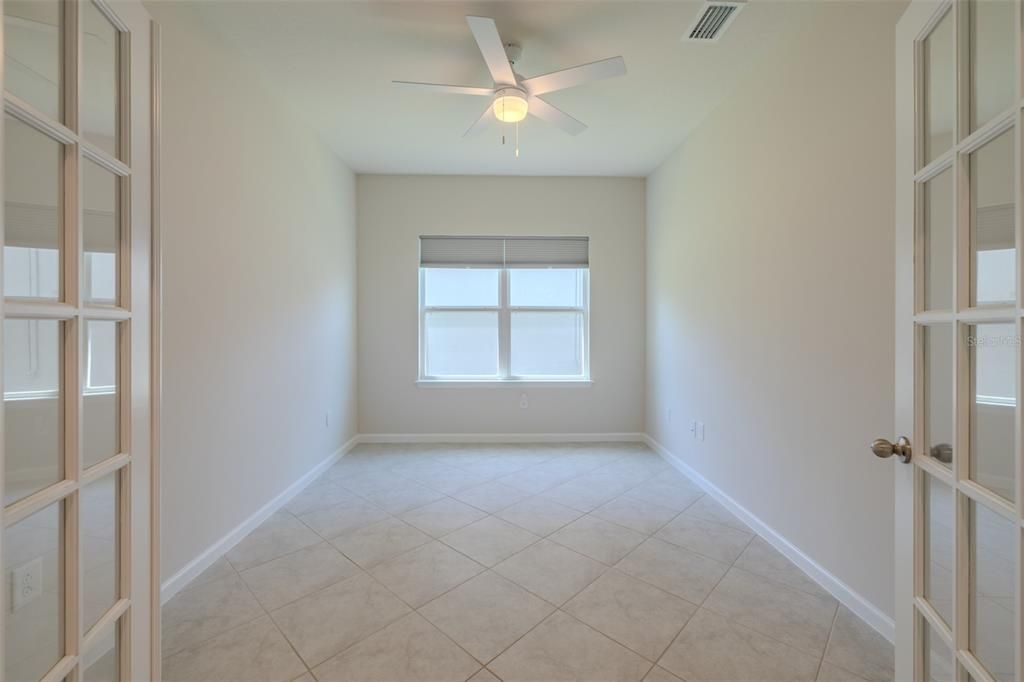 Activo con contrato: $515,000 (4 camas, 3 baños, 2550 Pies cuadrados)
