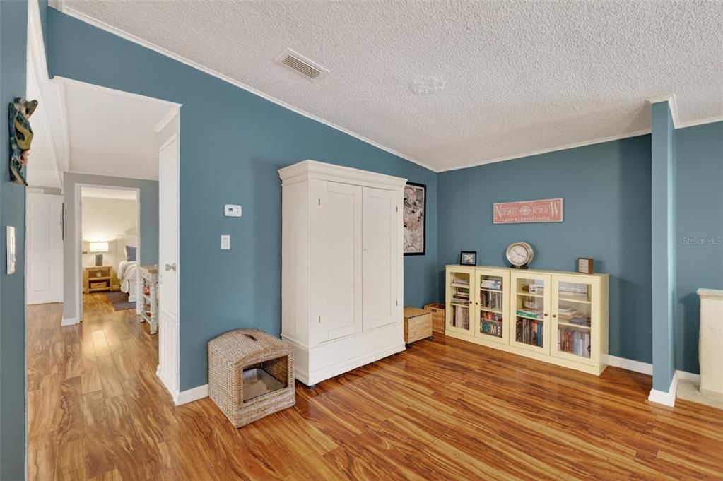 Active With Contract: $249,900 (2 beds, 2 baths, 1654 Square Feet)