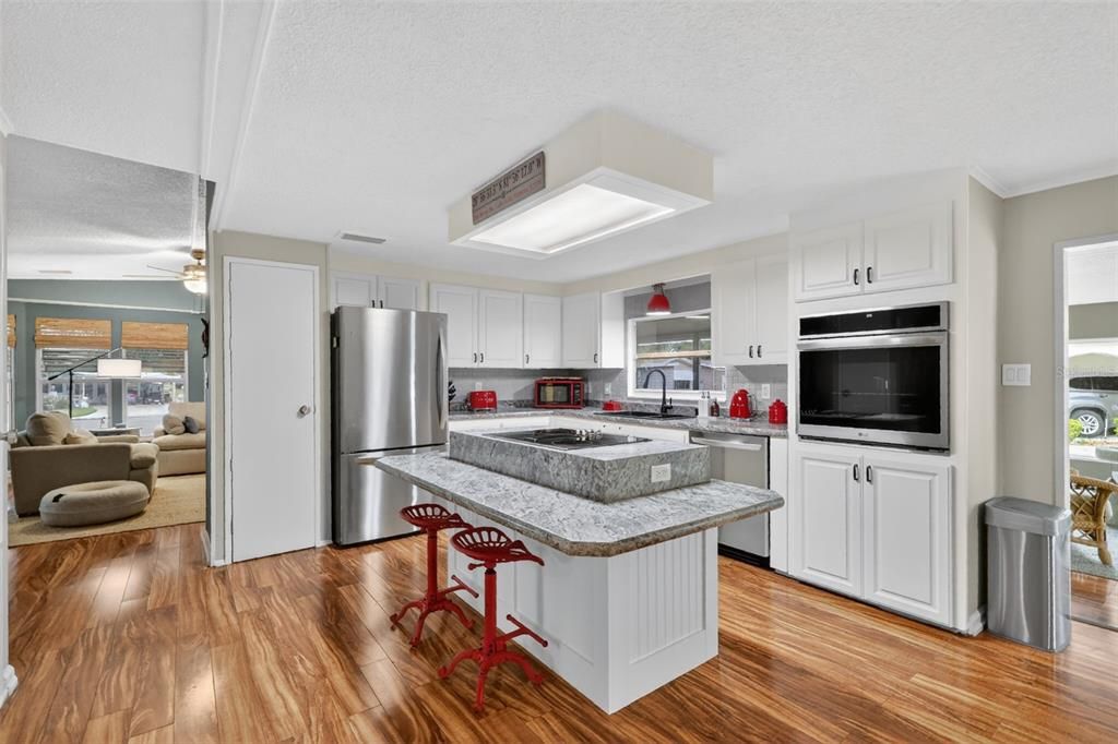 Active With Contract: $249,900 (2 beds, 2 baths, 1654 Square Feet)