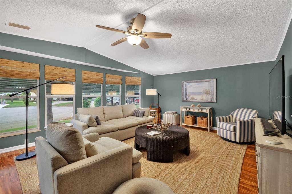Active With Contract: $249,900 (2 beds, 2 baths, 1654 Square Feet)