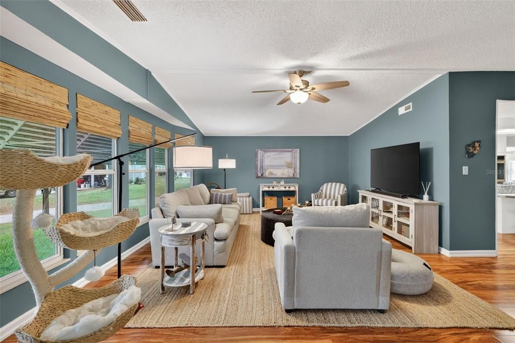 Active With Contract: $249,900 (2 beds, 2 baths, 1654 Square Feet)