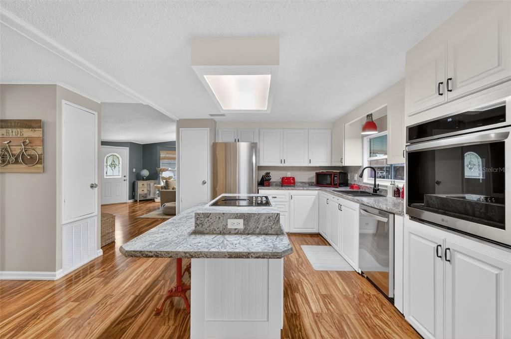 Active With Contract: $249,900 (2 beds, 2 baths, 1654 Square Feet)