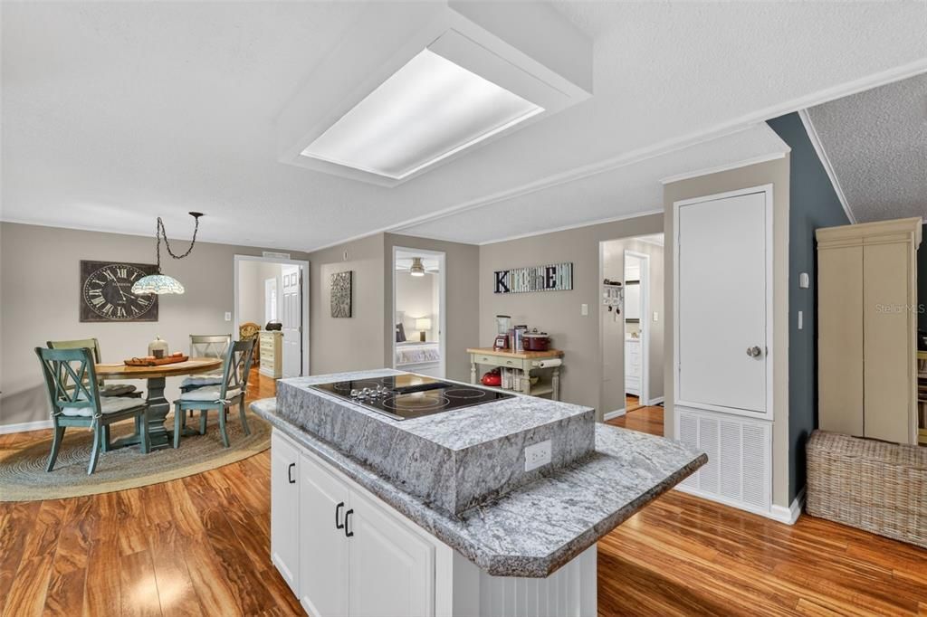 Active With Contract: $249,900 (2 beds, 2 baths, 1654 Square Feet)