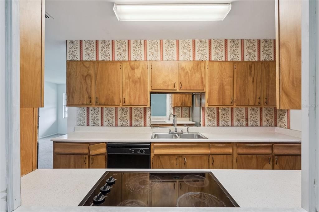 Под контрактом: $300,000 (3 спален, 2 ванн, 1450 Квадратных фут)