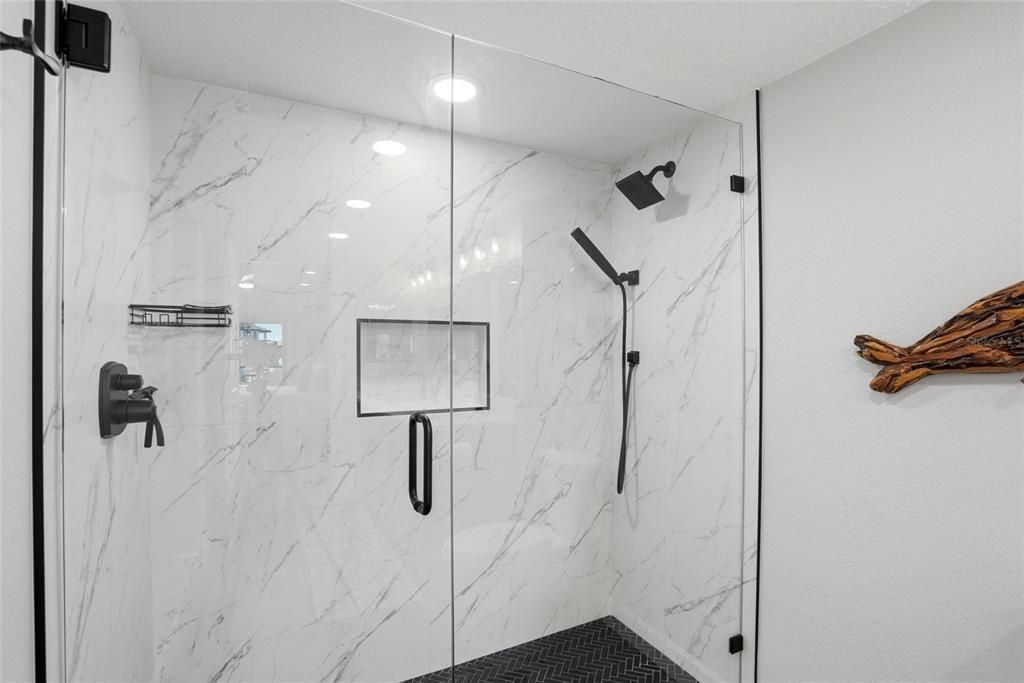 En Venta: $799,000 (2 camas, 2 baños, 1365 Pies cuadrados)