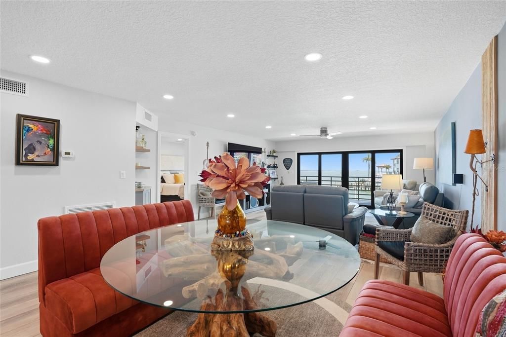 En Venta: $799,000 (2 camas, 2 baños, 1365 Pies cuadrados)