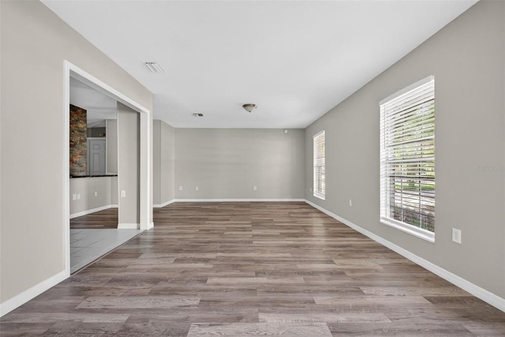 Active With Contract: $236,900 (3 beds, 2 baths, 1334 Square Feet)