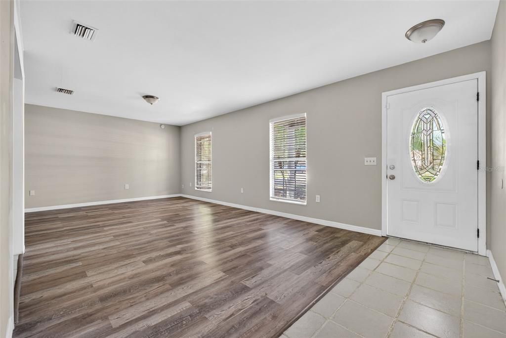 Active With Contract: $236,900 (3 beds, 2 baths, 1334 Square Feet)