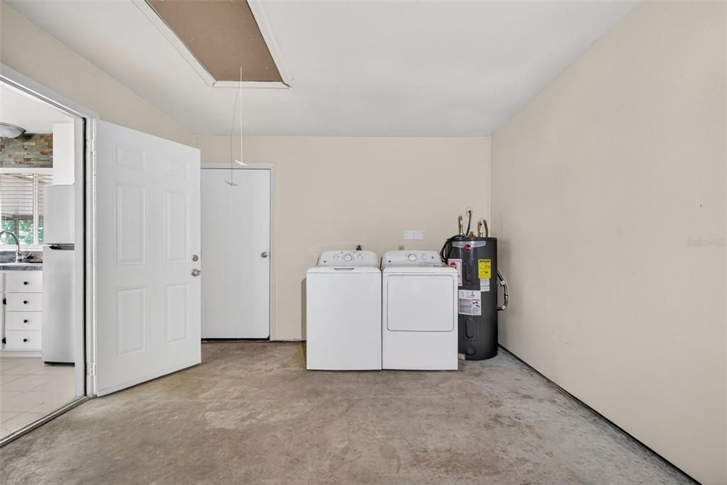 Active With Contract: $236,900 (3 beds, 2 baths, 1334 Square Feet)